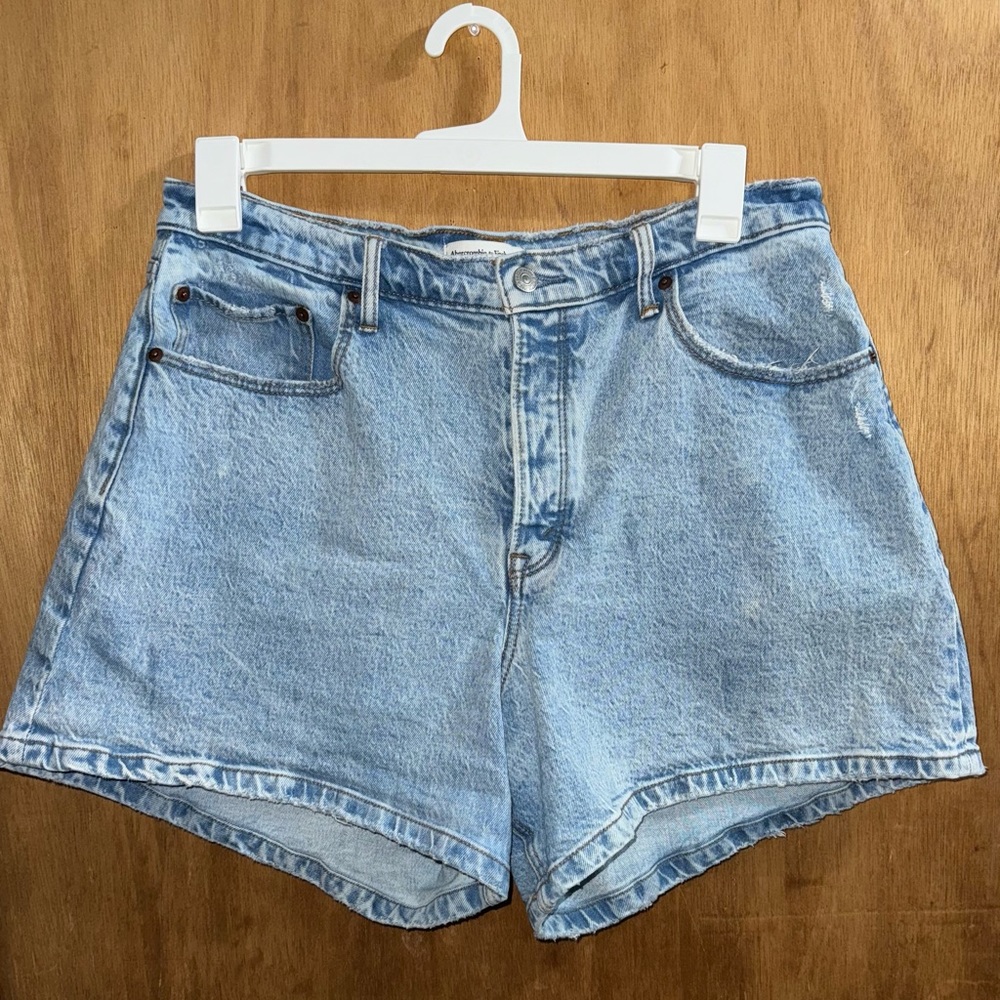 Abercrombie & Fitch Curve Love The Dad Short High Rise